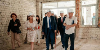 Губернатор Хинштейн проинспектировал ремонт в поликлинике в Железногорске - Курские Известия