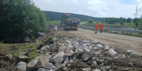 Свердловские дороги, освобожденные от воды, открывают для транспорта - EaNews.Ru