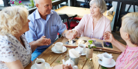 seniors-holding-hands-cafe.jpg - Gorod3466.Ru