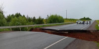Под Сарманово разрушилась дорога из-за повреждения водопропускной трубы - Реальное время