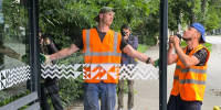 Екатеринбуржцев попросили перестать крушить новые остановки общественного транспорта - EaNews.Ru