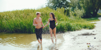 elegant-couple-having-fun-river.jpg - Gorod3466.Ru