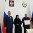 Федор Щукин передал медаль «Золотая Звезда» родным погибшего Героя России Исы Абдулхалимова - РИА Дагестан