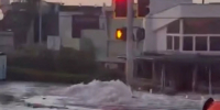 Старый водопровод не выдержал: улицы Западного Голливуда ушли под воду - Кубанские Новости