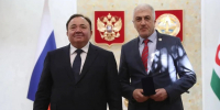 Глава Ингушетии Махмуд-Али Калиматов вручил нагрудный знак «Заслуженный экономист Республики Ингушетия» начальнику контрольно - ревизионного отдела в финансово - бюджетной сфере - УФК по Республике Ингушетия