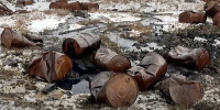 В Сибири рабочие разлили нефтепродукты при вывозе старых бочек: ущерб превысил 35 млн рублей - ГТРК Томск