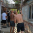 Керчане помогли землякам очистить дома после взрыва ПБЛА (фото) - Kerch.Com.Ru