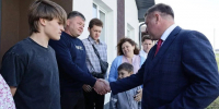 Две губкинские семьи получили ключи от нового жилья - Мир Белогорья