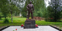 Губернатор Кировской области Александр Соколов вместе с родителями погибшего Героя СВО Романа Чадова возложил цветы к памятнику Защитникам Отечества в поселке Восточный Омутнинского района. Торжественное открытие мемориала состоялось 22 июня текущего года. - Кировская правда