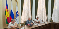 Константин Затулин обсудил в Городском Собрании Сочи проблему нехватки парковочных мест у медучреждений - Sochi24.tv