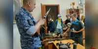 Сотрудник подмосковного главка Росгвардии провёл урок мужества для школьников в Подмосковье - Росгвардия