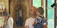 Сергей Ситников вместе с земляками принял участие в праздничном богослужении в храме поселка Волжский - Администрация области