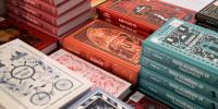 В Омске на "Гаражке" собрались десятки поклонников бумажных книг - ИА Омск здесь