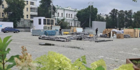 На площади 1905 года в Екатеринбурге начали монтировать падел-корт - EaNews.Ru