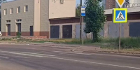 Женщина с ребёнком попали под машину в Улан-Удэ, переходя дорогу не по «зебре» - ИА Байкал-Daily