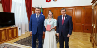 Фёдор Щукин вручил 150-тысячный диплом с отличием выпускнице ДГУ - Дагестанская правда