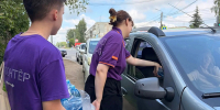 Водителей в очередях на АЗС спасают от жары - VyatkaKirov.Ru