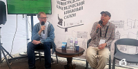 Максим Кузнецов и модератор лекционной площадки, экскурсовод и краевед Денис Тесёлкин - Газета Выборг
