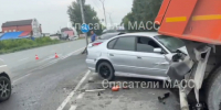 Иномарка врезалась в бензобак КАМАЗа в Новосибирске - Gorsite.Ru