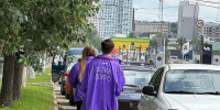 Чем помогают водителям волонтеры на заправках в Кирове - Город Киров