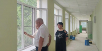Глава Енотаевского округа Борис Будаев проверил ход ремонта волжской школы - Газета Енотаевский вестник