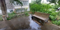 На Улешах двор многоэтажного дома заливает водой - ИА Версия-Саратов