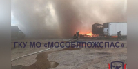 Крупный пожар возник в промзоне в Подмосковье - M24.Ru