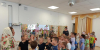Сотрудники библиотеки нового поколения им. Е.И. Носова организовали фольклорное мероприятие «В хороводе народных традиций» для воспитанников детского сада № 9 Курска. - Kursk.Com