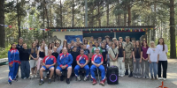 В Железногорске в рамках акции Каникулы с росгвардией в спортивно-оздоровительном лагере "Взлет" военнослужащие провели урок мужества - Росгвардия
