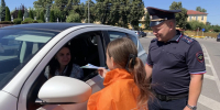 В приоритете – безопасность маленьких пассажиров: ракитянские волонтёры совместно с сотрудниками Госавтоинспекции провели информационно-просветительскую акцию. - Ракитянский район