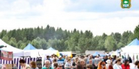 На Крестовско-Ивановскую ярмарку в Шадринский округ приехали косари и производители сладостей - Новый мир