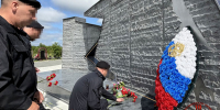 Память погибших товарищей почтили росгвардейцы на Сахалине - Росгвардия