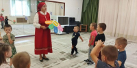 Малыши из детского сада «Ромашка» побывали в стране Фольклора - Рассвет
