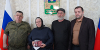 Глава Хасавюрта передал государственную награду семье Ханарслана Ибрагимова - Администрация МО г. Хасавюрт