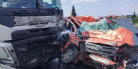 Труп человека зажало в салоне: обнародованы фото страшной аварии на самарской трассе - КТВ-ЛУЧ