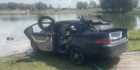 Девушка погибла в машине, скатившейся в озеро в Красноярском крае - M24.Ru