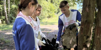 Волонтёры Королёва очистили берег озера Торфянка - Администрация г. Королёв