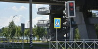 Вдоль набережной у моста Победы устанавливают пешеходные направляющие - Балаковские вести