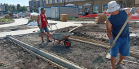 В Железнодорожном округе Курска специалисты продолжают преображать сквер «Пеликан». - Город Курск