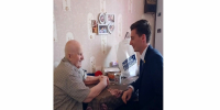 Данила Попов поздравил с 95-летием ветерана труда Ивана Андреевича Синицына - Городская Дума