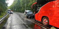 В Иркутской области в лобовом столкновении с автобусом погиб водитель внедорожника - 1-LINE