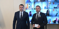 Главе района имени Лазо Александру Коху вручили медаль за доблесть, проявленную в зоне СВО - AmurMedia.Ru