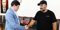Глава Кайтагского района вручил участнику СВО медаль Минобороны РФ - Дагестанская правда