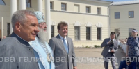 Рустам Минниханов пообщался с паломниками у Казанского Богородицкого монастыря - ГТРК Татарстан