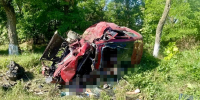 Водитель погиб в аварии с двумя смятыми авто в Александровском округе - ATVmedia.Ru