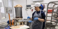 Около 60 тысяч котлет ежедневно выпускают на иркутском комбинате питания - Baikal24.Ru