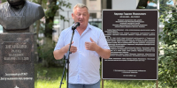 Памятник основателю областной школы торакальной хирургии открыли в Тюмени - ИА Тюменская линия