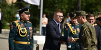 Алексей Текслер поздравил выпускников военного учебного центра - Южноуральская панорама
