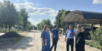 Партийный десант держит на контроле ремонт дороги в Советском округе - Единая Россия