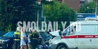 Мотоцикл всмятку, скорая разбита: в Смоленске произошло жёсткое ДТП - SmolDaily.Ru